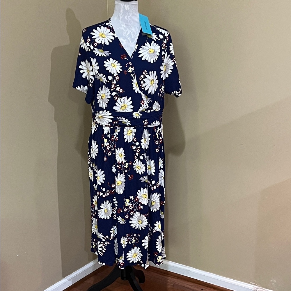 Floral Wrap Dress in Navy and White daisies comfy stretch fit